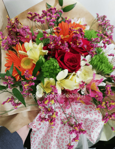 Bouquet  con fiori assortiti